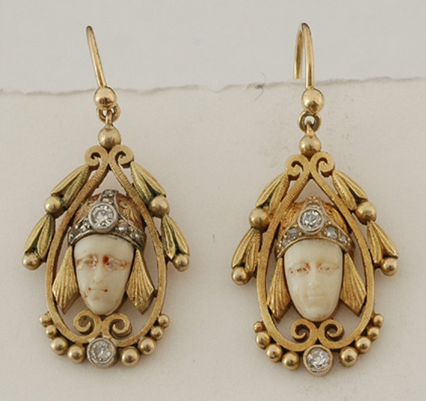 Appraisal: A pair of Art Nouveau earrings The maiden head motif