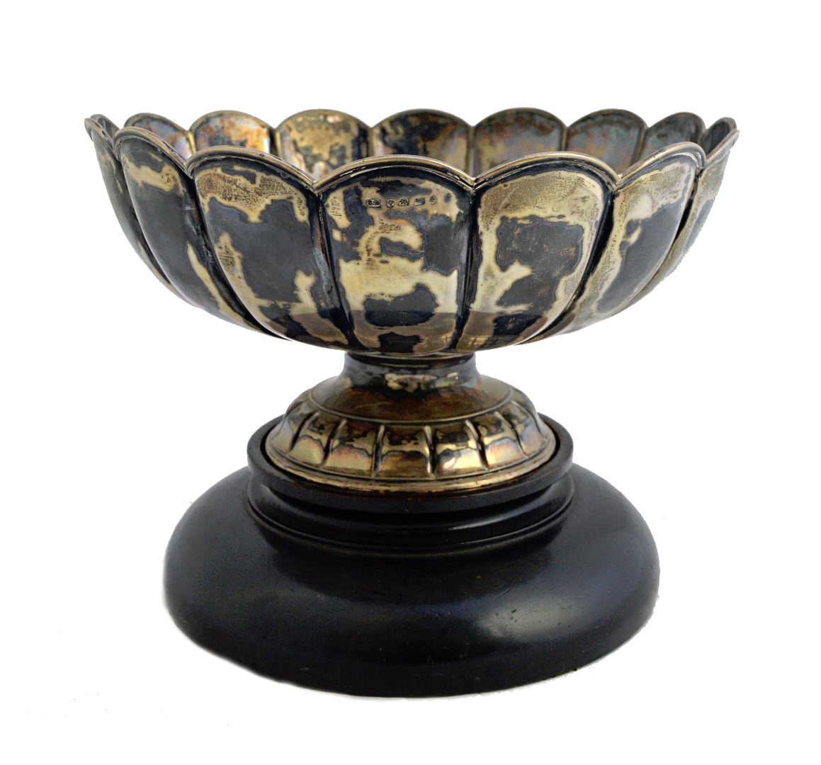 Appraisal: A Victorian silver presentation trophy bowl of lobed circular form