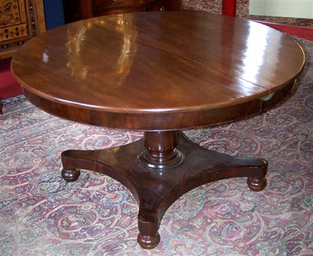 Appraisal: A William IV mahogany extending dining table the circular top