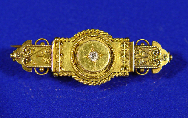 Appraisal: Victorian ct gold bar brooch set with a diamond