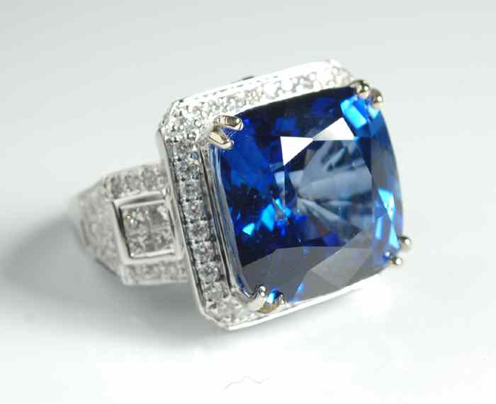 Appraisal: SAPPHIRE DIAMOND AND EIGHTEEN KARAT WHITE GOLD RING with pave'