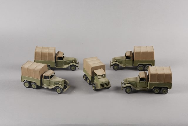 Appraisal: Lot of military trucks by Tootsie Toy matte paint Estimated