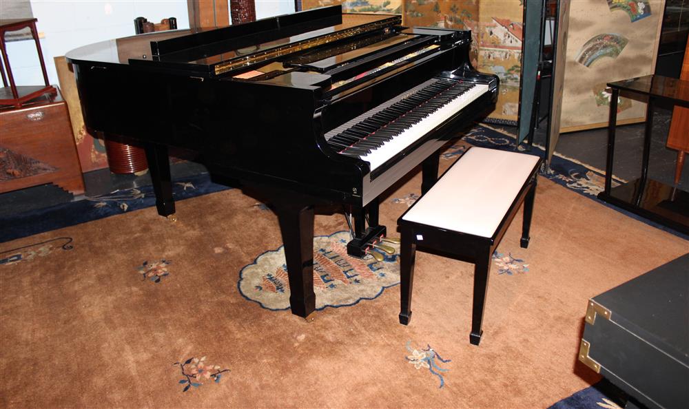 Appraisal: YAMAHA POLISHED EBONY G MEDIUM GRAND PIANO WITH BENCH Yamaha