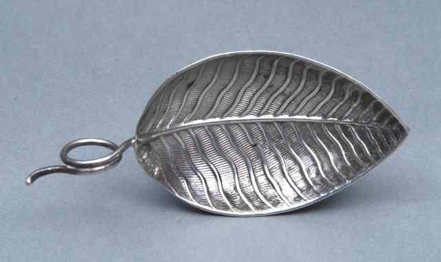 Appraisal: A GEORGE III SILVER CADDY SPOON in the form of