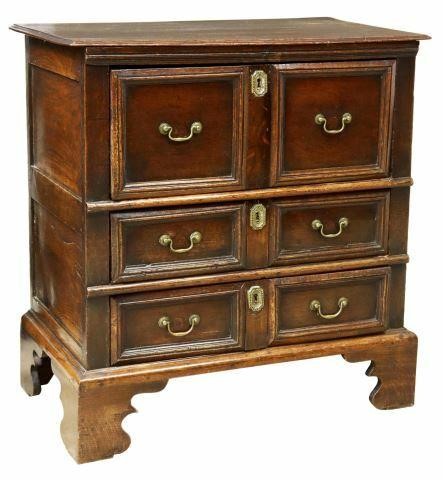 Appraisal: English early Georgian period oak chest of drawers early th