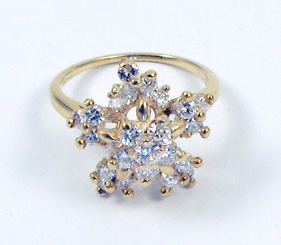 Appraisal: DIAMOND AND EIGHTEEN KARAT GOLD RING set with round-cut diamonds