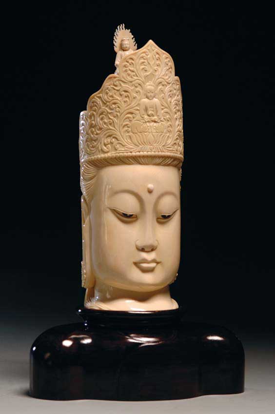 Appraisal: LARGE CARVED IVORY HEAD Large and finely carved Chinese ivory