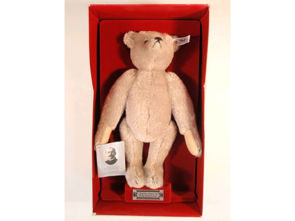 Appraisal: A reproduction commemorative teddy bear Steiff model boxed