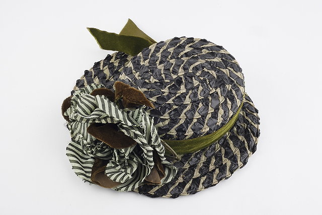 Appraisal: A straw occasion hat of black and pale green banded