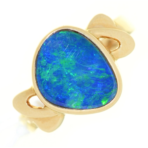 Appraisal: An asymmetrical opal doublet ring in gold g size I