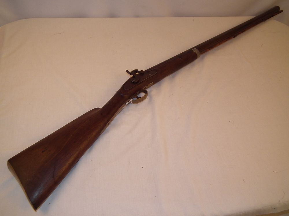 Appraisal: ANTIQUE SINGLE BARREL SHOTGUN Antique single barrel shotgun with walnut