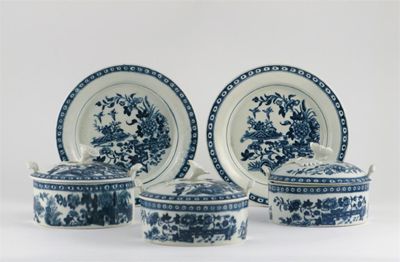 Appraisal: Three blue and white butter dishes covers and stands two