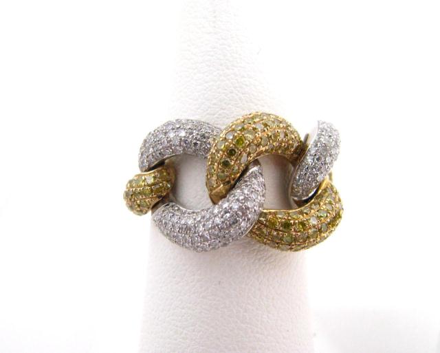 Appraisal: Ladies k Two Tone Diamond ''Chain'' Motif Ring size