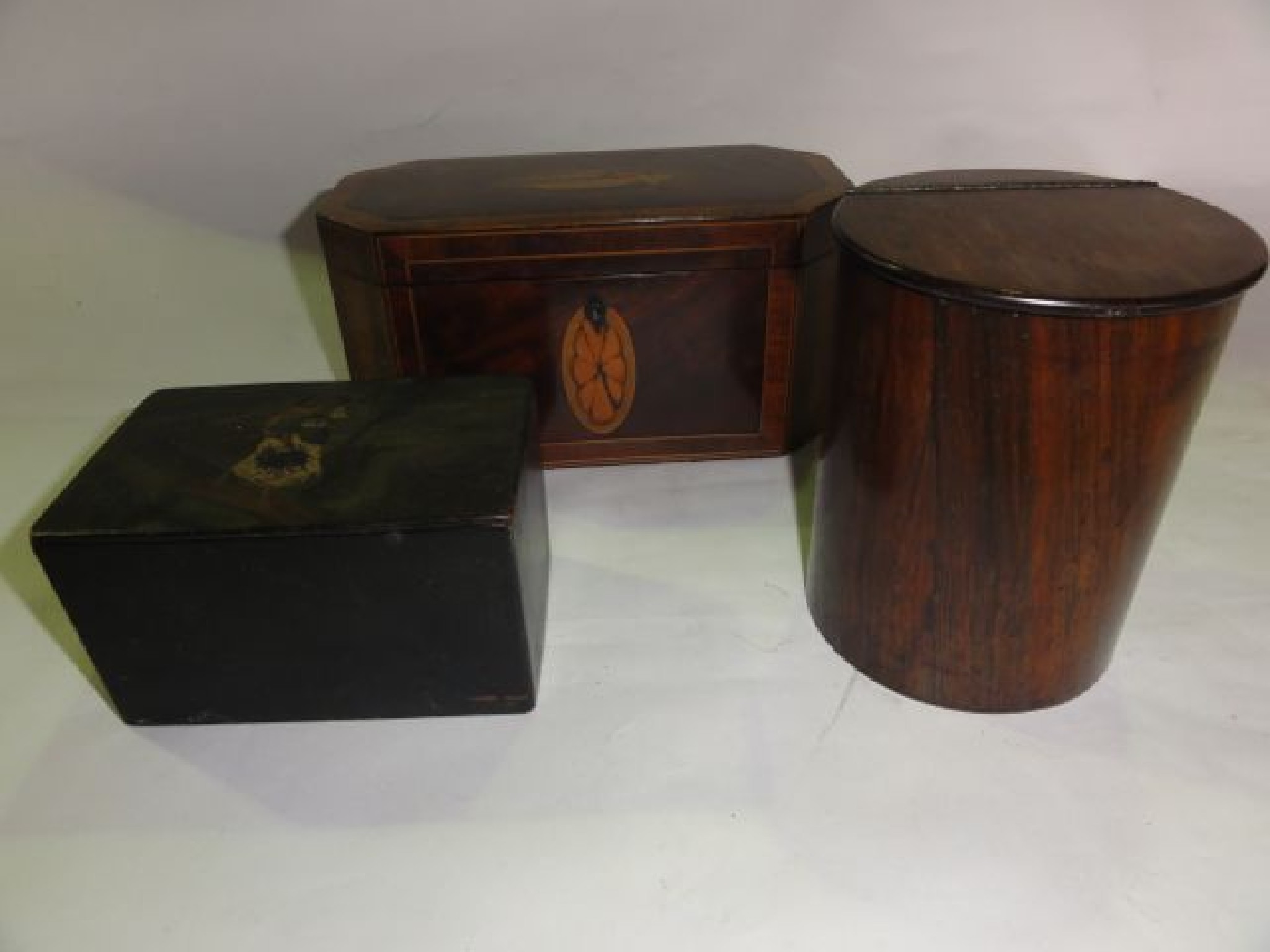 Appraisal: A good quality th century tea caddy of canted rectangular