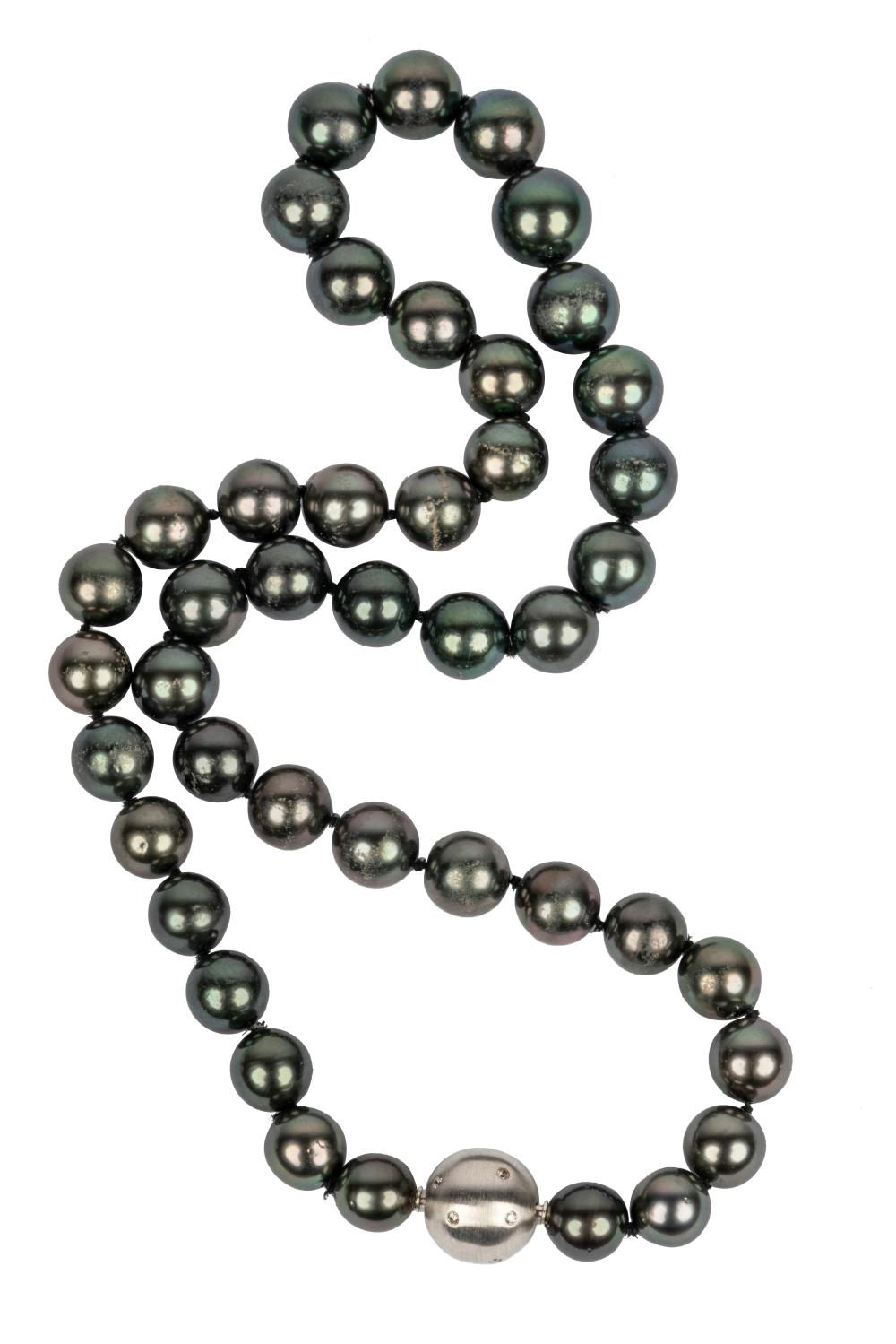 Appraisal: KARAT WHITE GOLD DIAMOND BLACK PEARL GRADUATED NECKLACEcontaining well-matched spherical