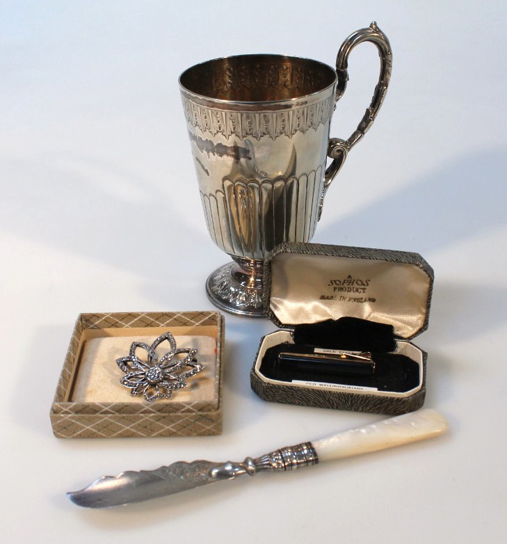 Appraisal: An Edwardian silver plated christening tankard the bell shaped body