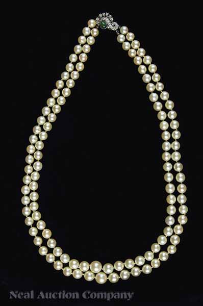 Appraisal: A Double Strand of Akoya Cultured Pearls with a white