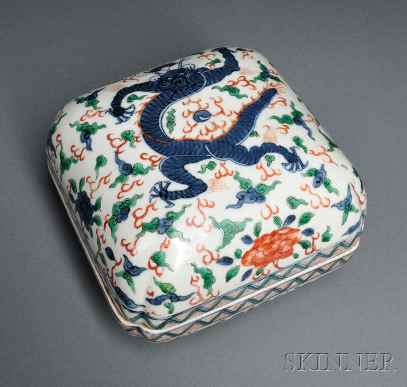 Appraisal: Ming-style Wucai Covered Box China square form with cut corners