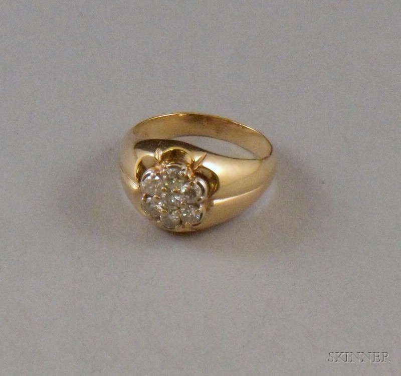 Appraisal: Man's kt Yellow Gold and Diamond Cluster Ring size