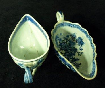 Appraisal: An early th Century blue and white sauce boat with