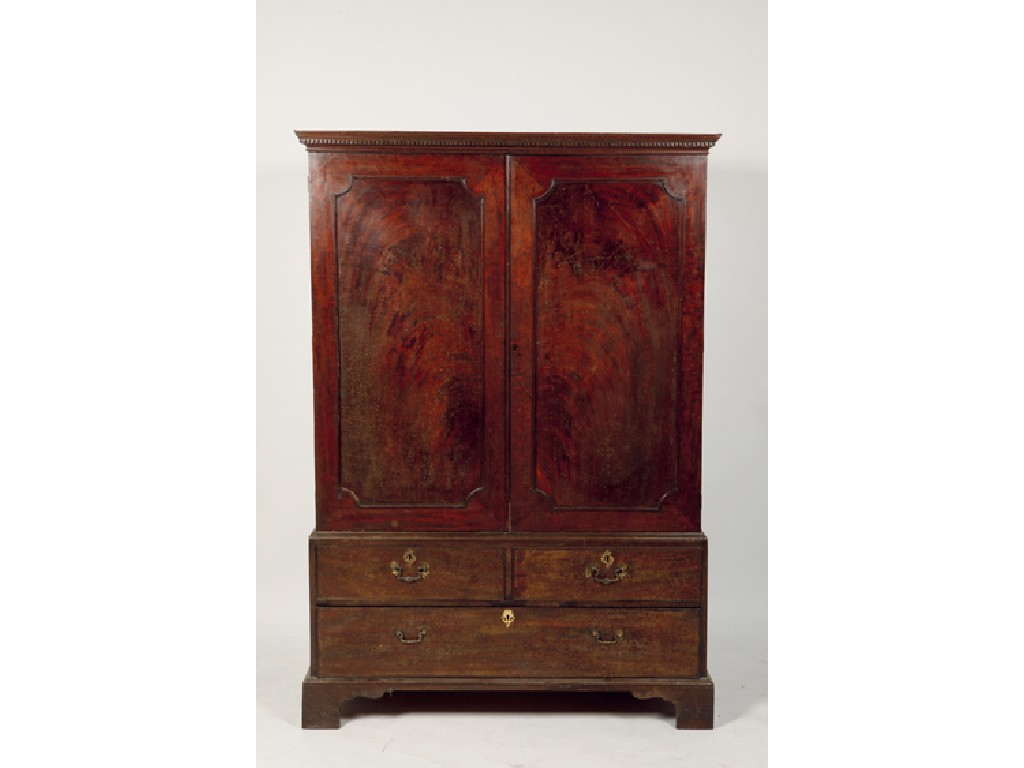 Appraisal: A GEORGE III MAHOGANY LINEN PRESS the upper section with