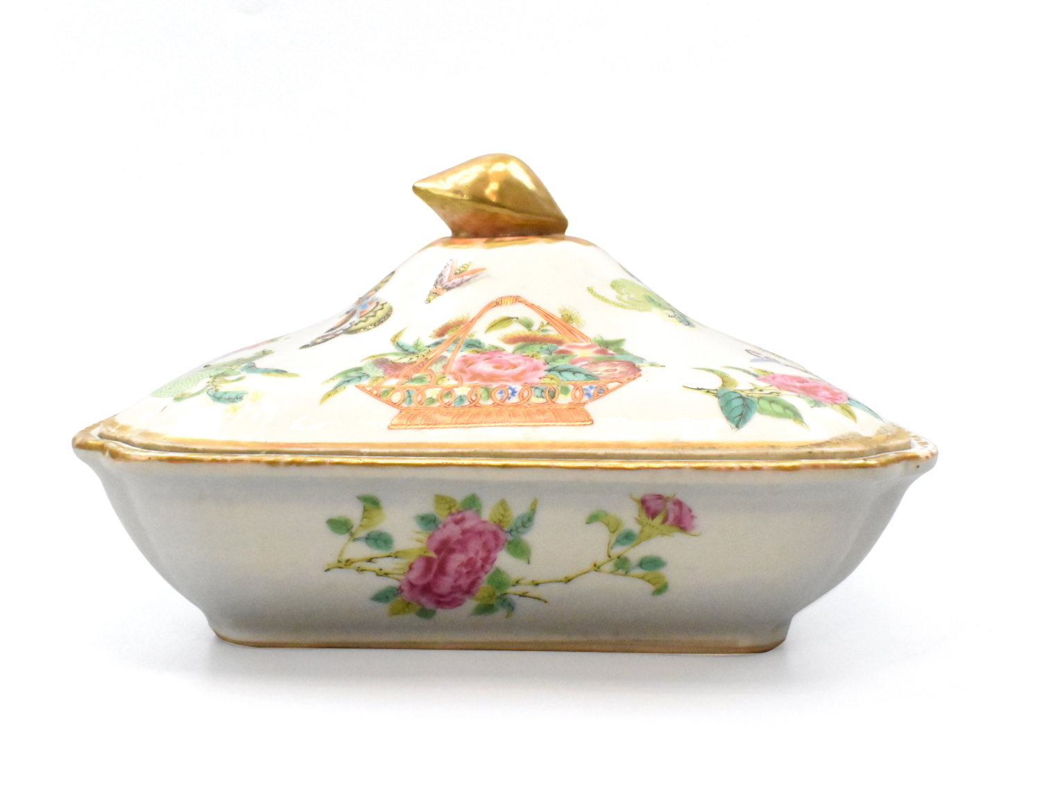 Appraisal: A Chinese porcelain rectangular covered tureen th C topped with