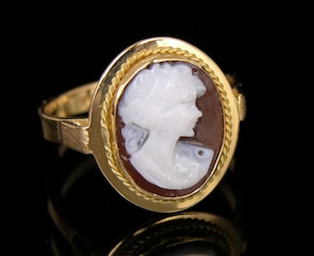 Appraisal: k Gold and Cameo Ring k yellow gold ring set