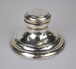 Appraisal: A silver capstan inkwell Birmingham