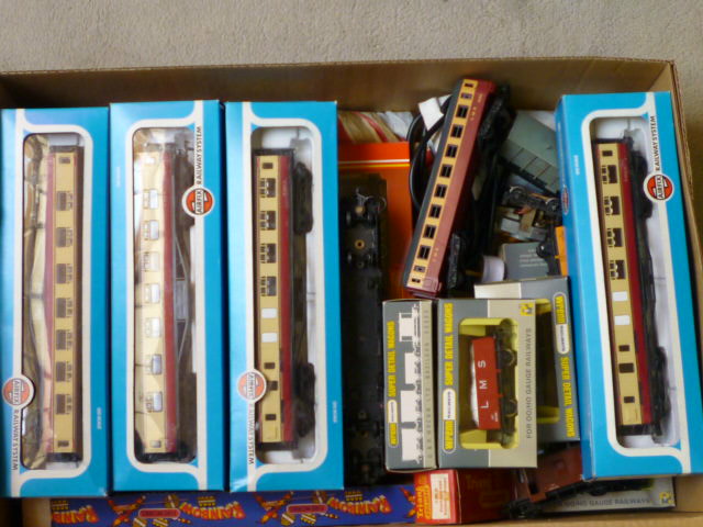 Appraisal: Six Airfix B R corridor coaches boxed six Wrenn goods