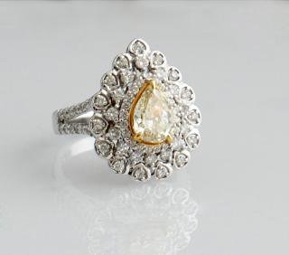 Appraisal: K White Gold Lady's Dinner Ring with a cara K