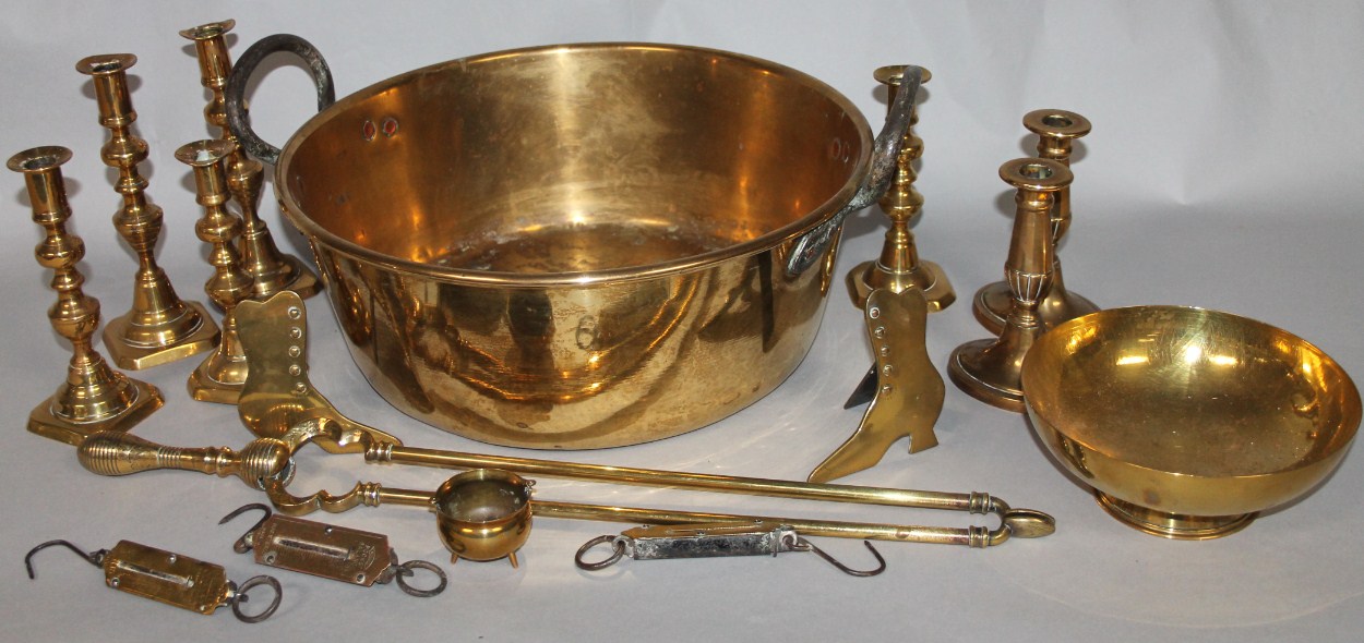 Appraisal: Various brassware comprising of early thC cauldron with iron handles