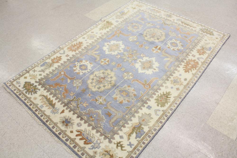 Appraisal: A CONTEMPORARY HAND KNOTTED ORIENTAL CARPET Indo-Persian tribal design on