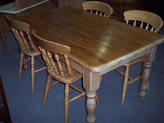 Appraisal: A pine kitchen table fitted a drawer and four spindle