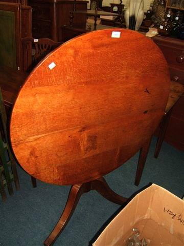 Appraisal: A William IV circular oak tilt top tripod table on