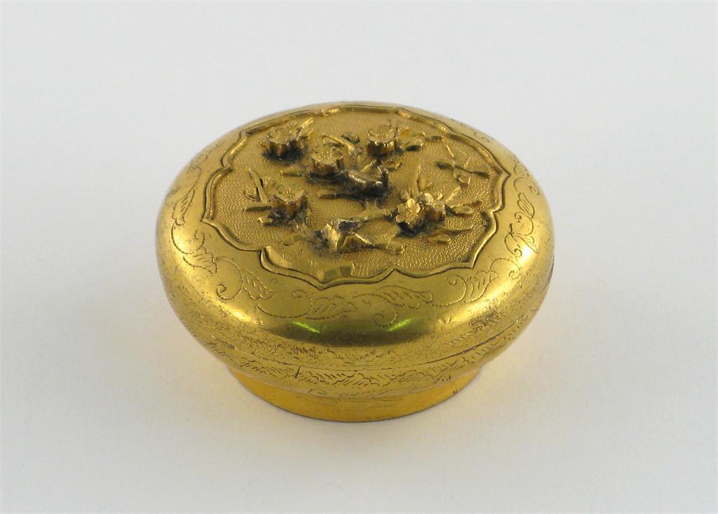 Appraisal: A Chinese gilt copper small circular box and cover