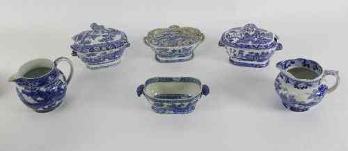 Appraisal: A Spode oval blue and white two-handled sauce tureen and