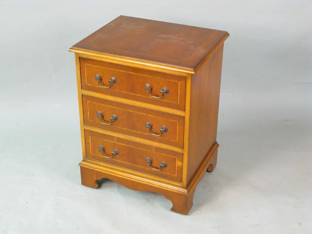 Appraisal: A reproduction yew veneered chest three drawers with tulipwood banding