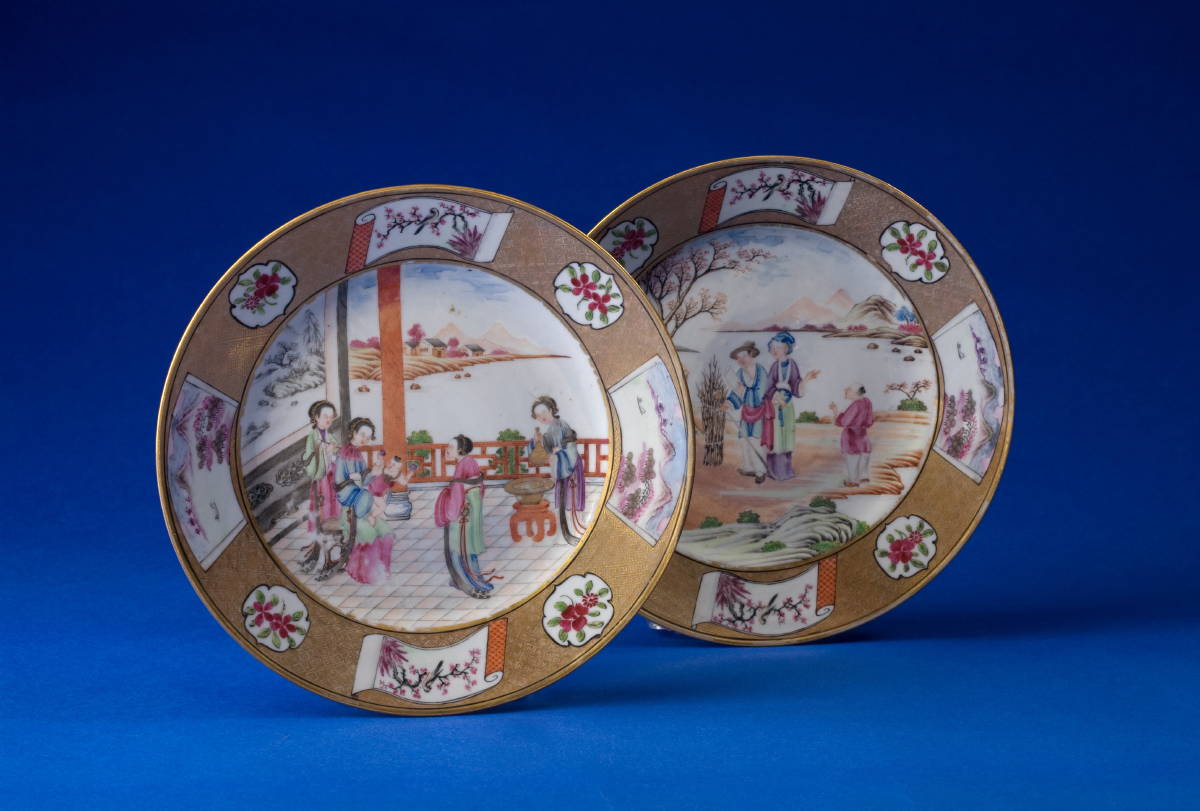 Appraisal: PAIR OF CHINESE EXPORT PORCELAIN PLATES CIRCA Each painted in