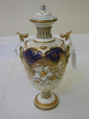 Appraisal: A ROYAL WORCESTER PORCELAIN VASE of lidded urn form with