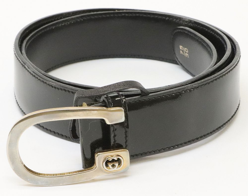 Appraisal: Vintage Gucci Horseshoe Belt A vintage Gucci black patent leather