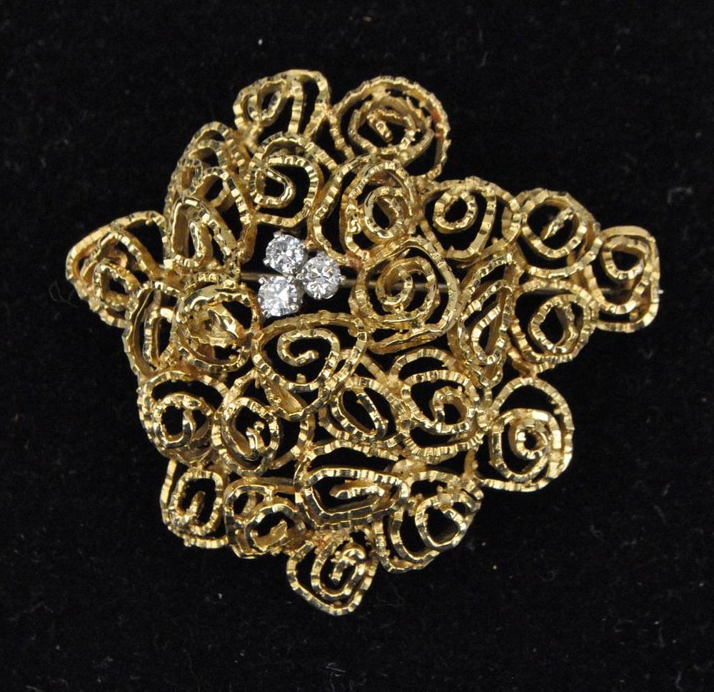 Appraisal: K Gold Three Diamond Brooch in a filigree design with