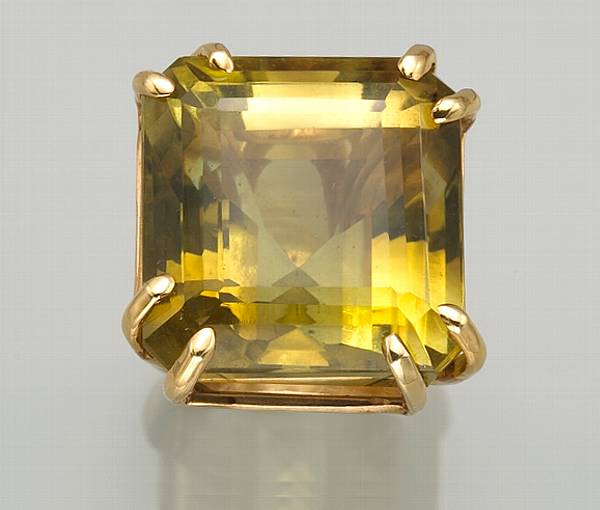 Appraisal: A green quartz and fourteen karat gold ring quartz weighing