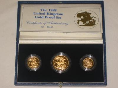 Appraisal: A GOLD PROOF SET with two pound piece sovereign and