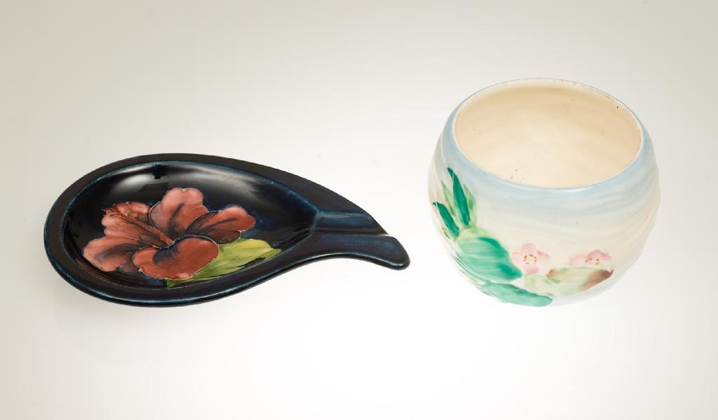 Appraisal: WALTER MOORCROFT POTTERY ASHTRAY of teardrop shape tubelined and hand-painted