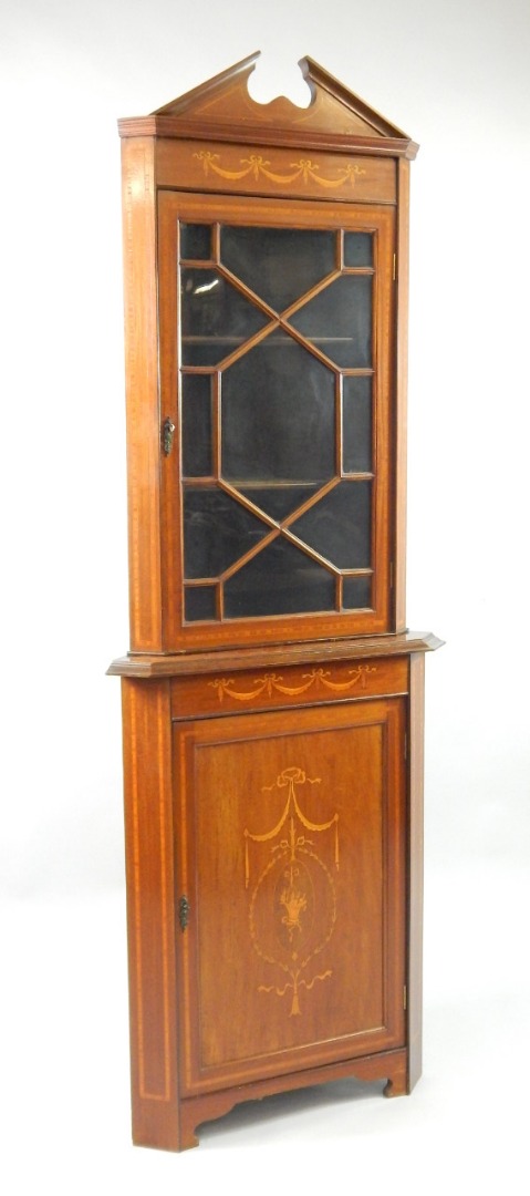 Appraisal: An Edwardian mahogany corner display cabinet with satinwood cross banding