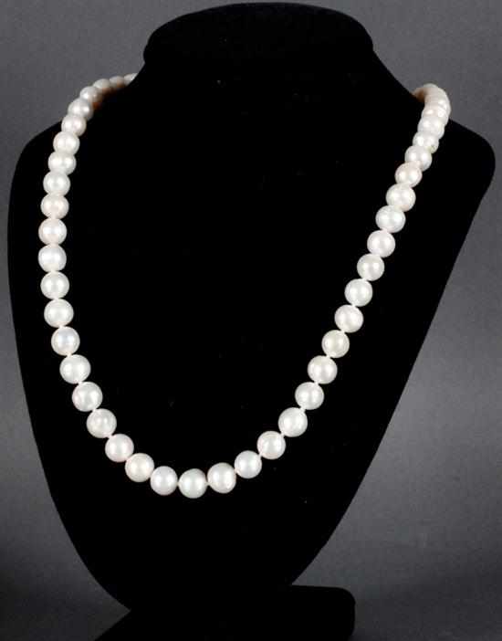 Appraisal: Lady's cultured pearl necklace pearls approximately mm Diam necklace approximately