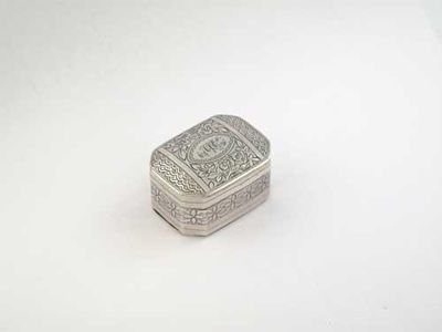 Appraisal: A George III nutmeg grater with pricked engraving of canted