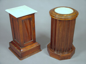 Appraisal: An early Victorian mahogany washstand of circular form with white