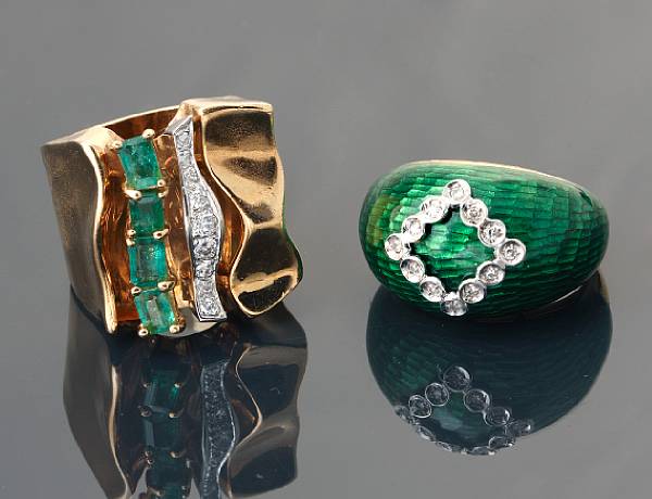 Appraisal: A diamond emerald and k gold ring with an enamel