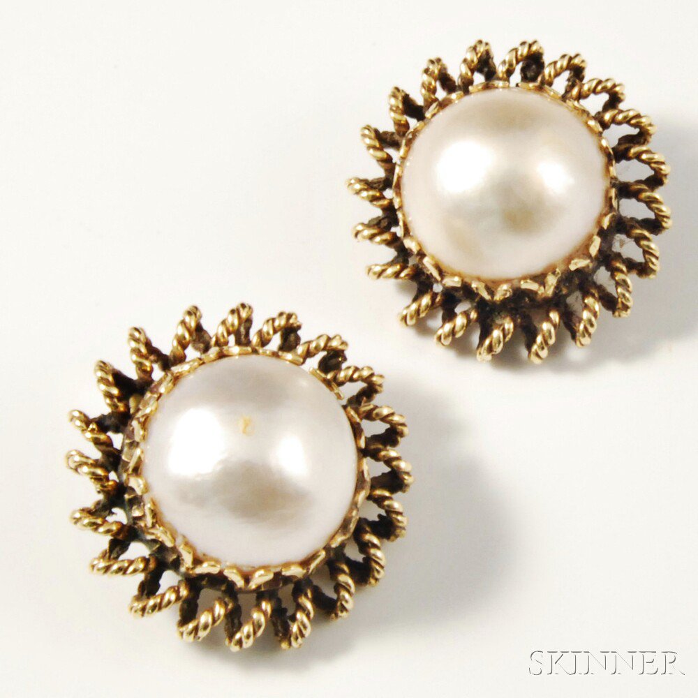 Appraisal: kt Gold and Mabe Pearl Earclips central pearl surrounded by